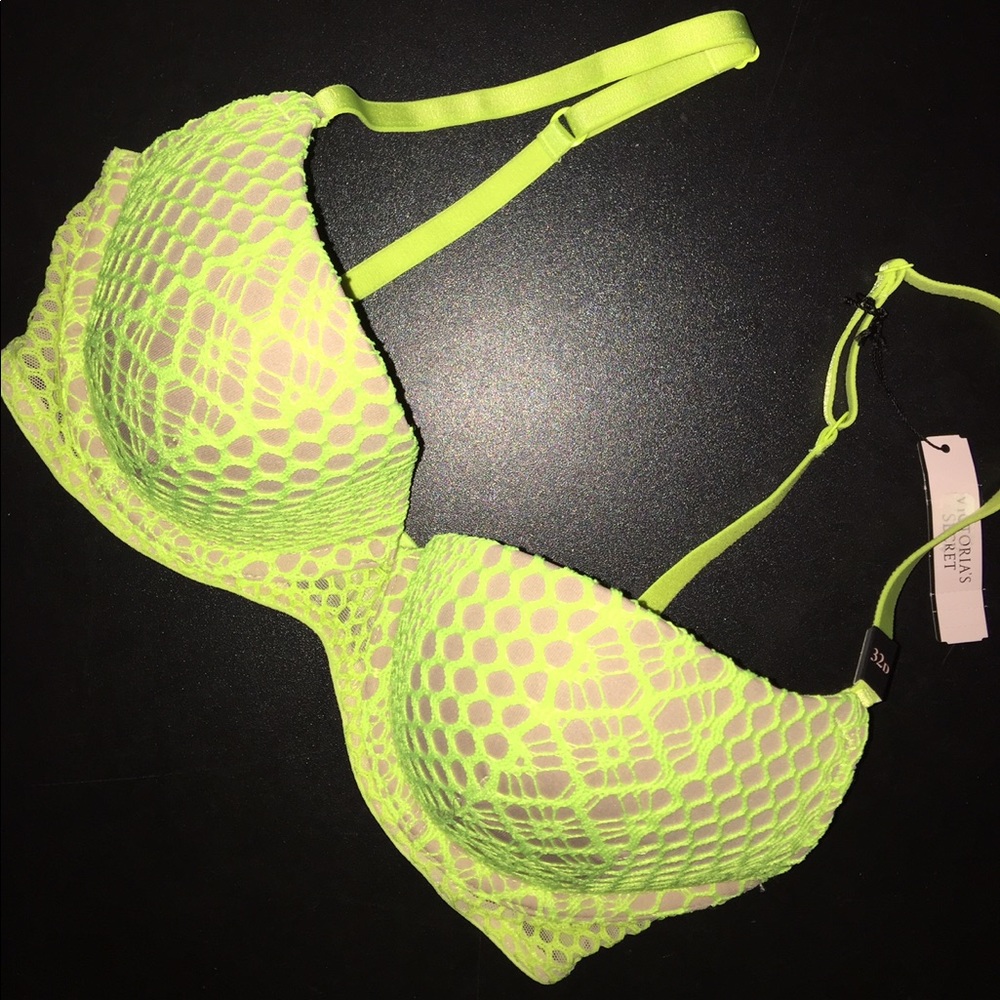 NWT VICTORIAS SECRET BRA 32D $54.50